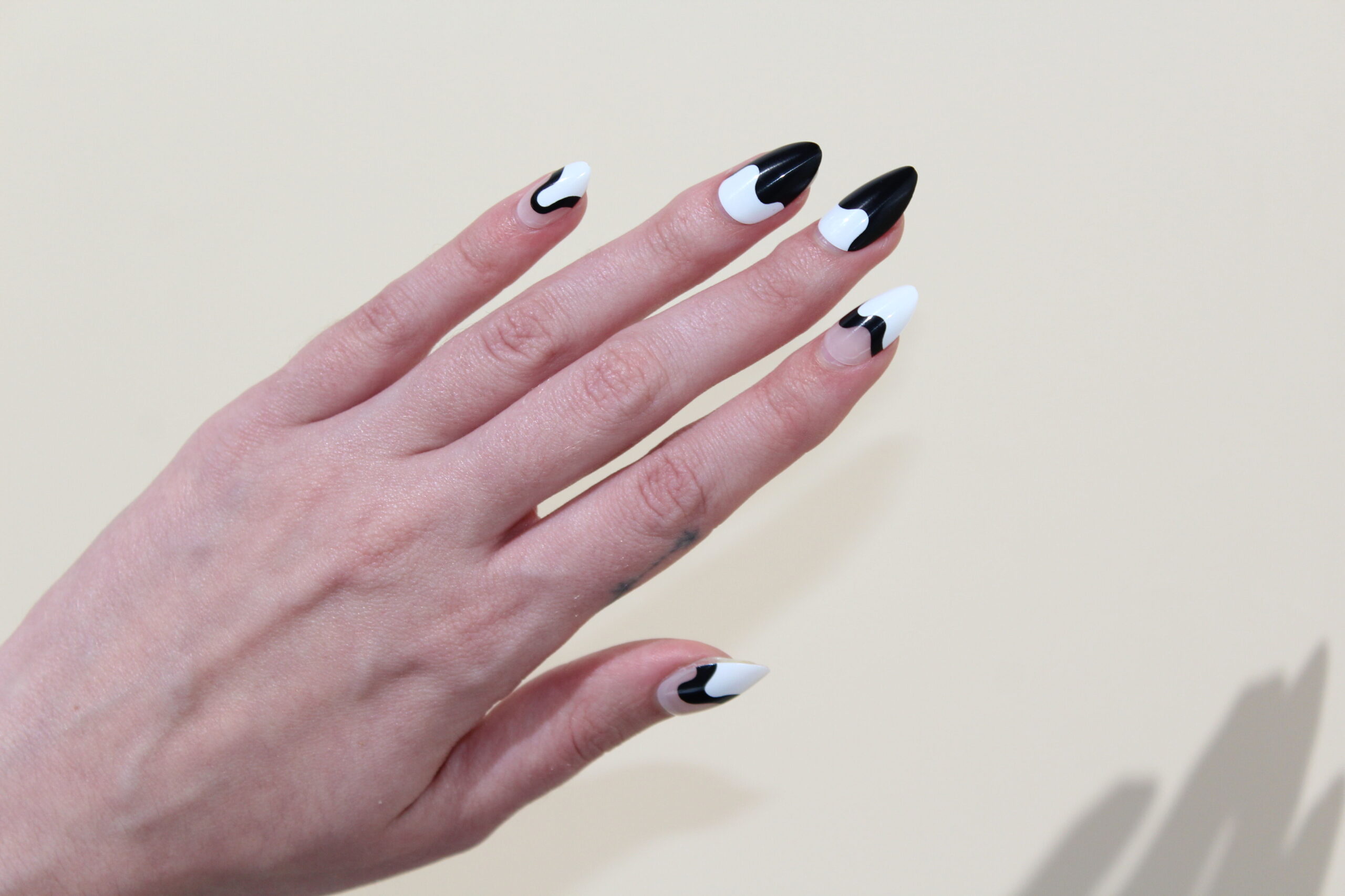 chill-tips-check-out-that-drip-1-scaled-1.jpg OtterBox x Chillhouse Black and White Nail Set - Image 1